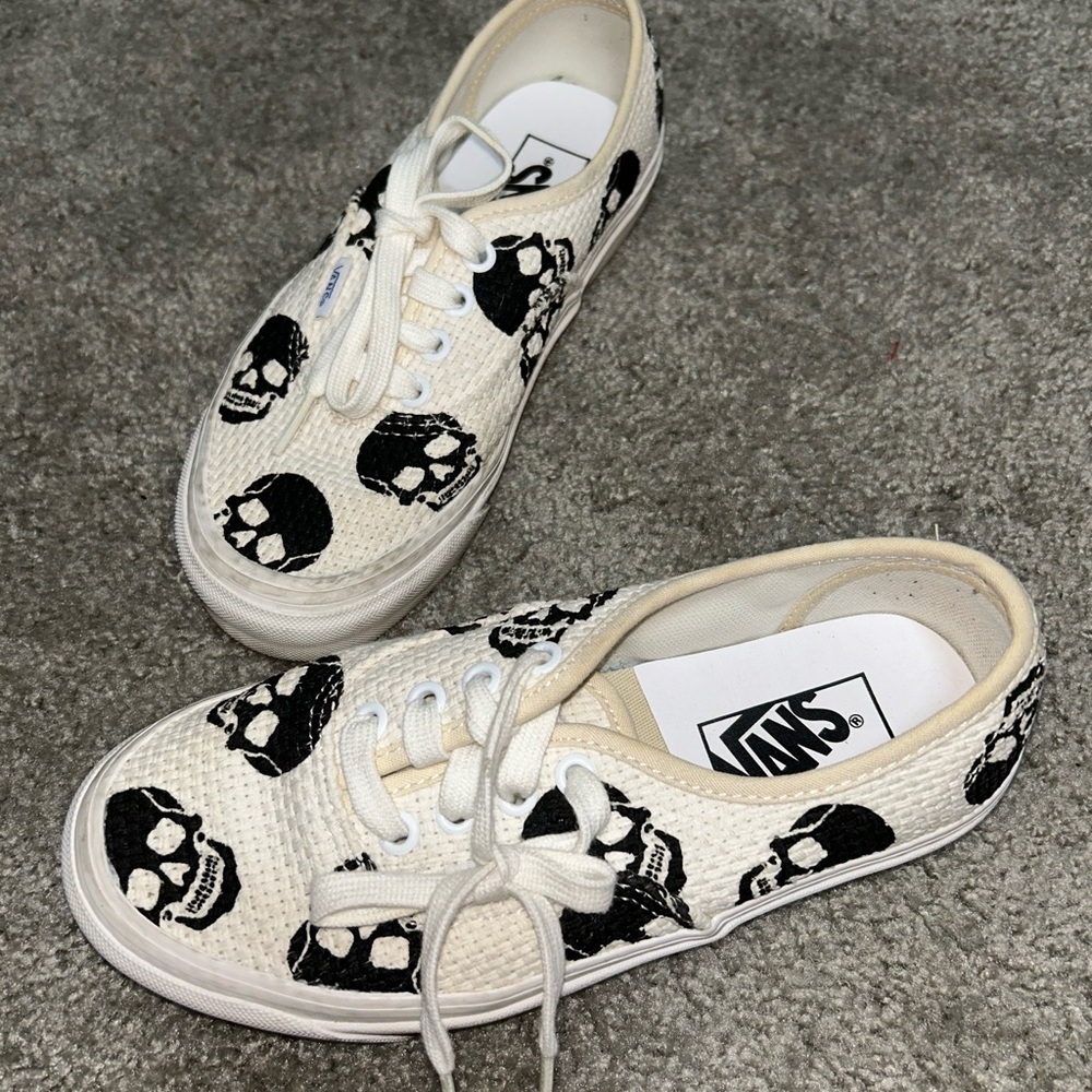 Vans Skull Print Sneakers